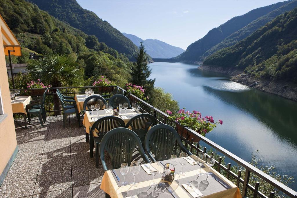 Hotel Al Lago Vogorno Екстериор снимка