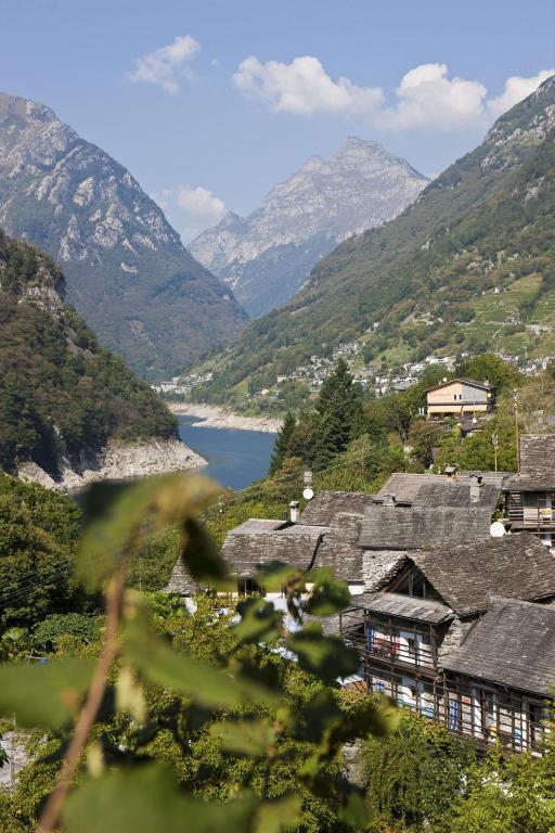 Hotel Al Lago Vogorno Екстериор снимка